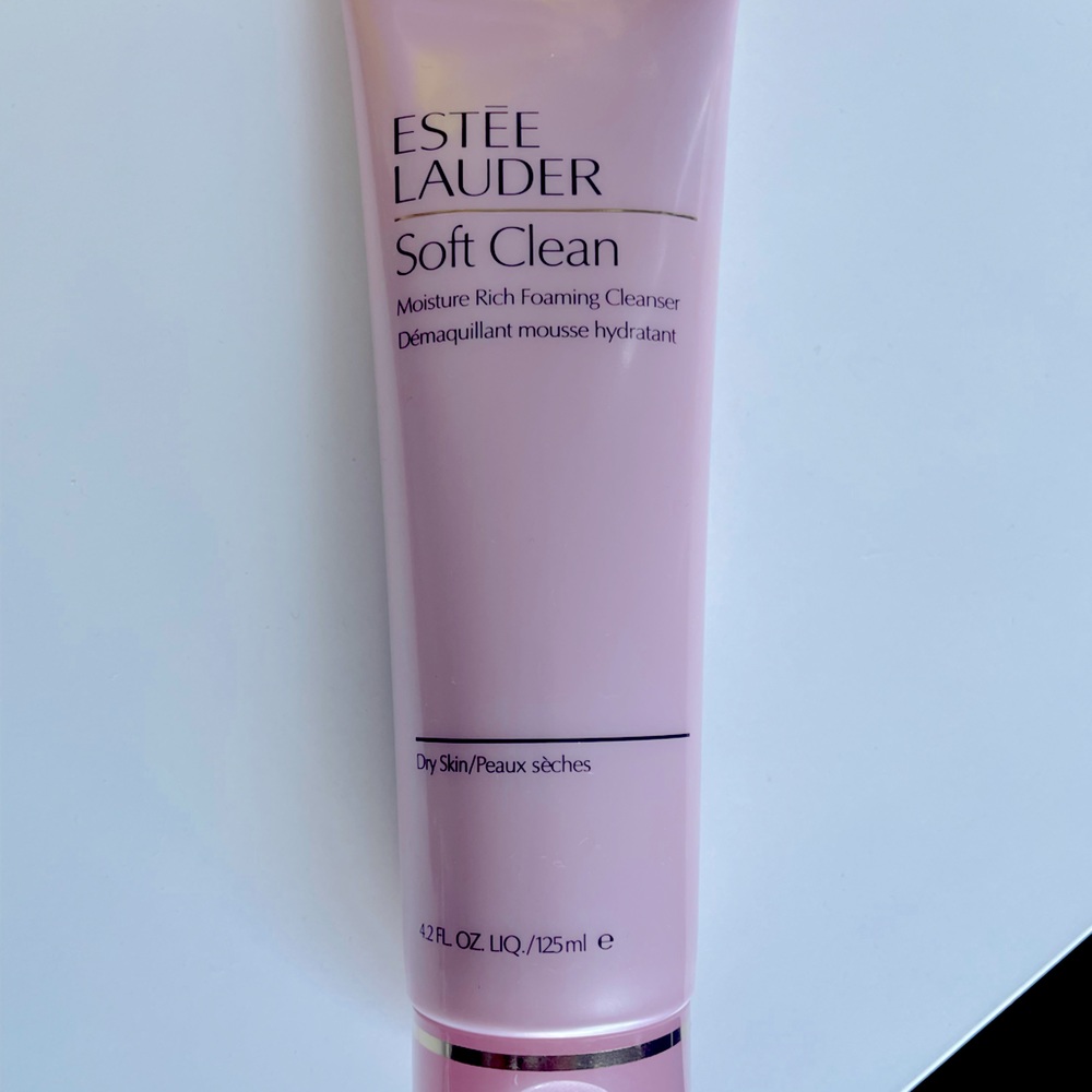 Estee Lauder Face wash soft clean